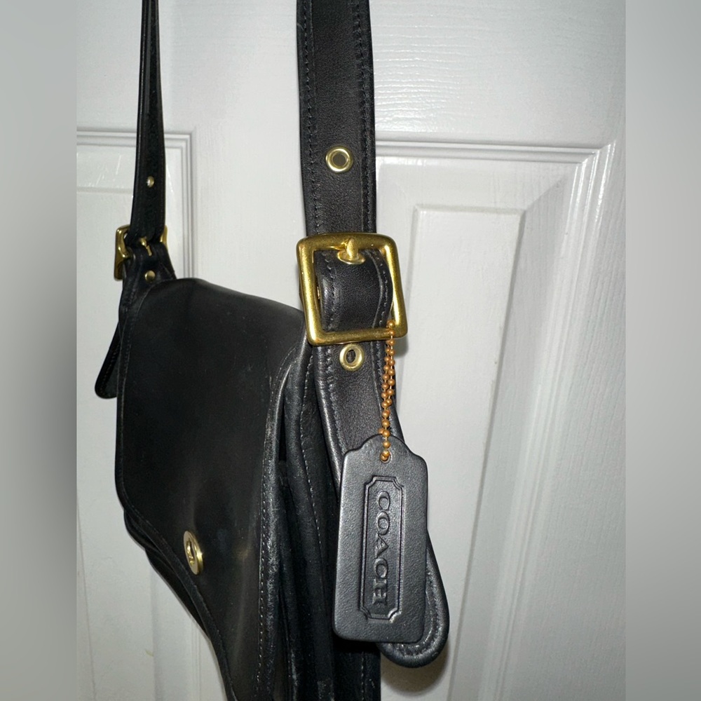 VINTAGE COACH!!! MINT CONDITION!!! - Picture 6 of 11